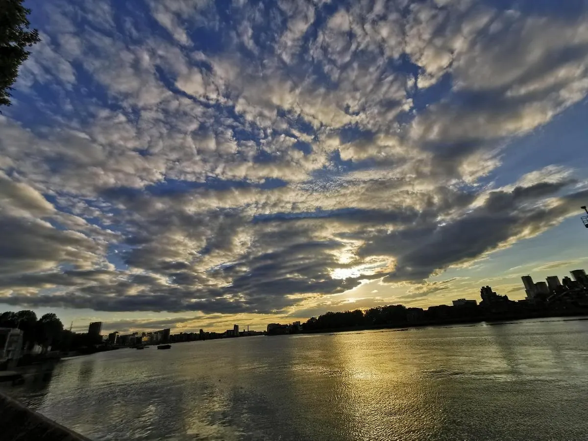 Homestay Room With Stunning Thames River View London